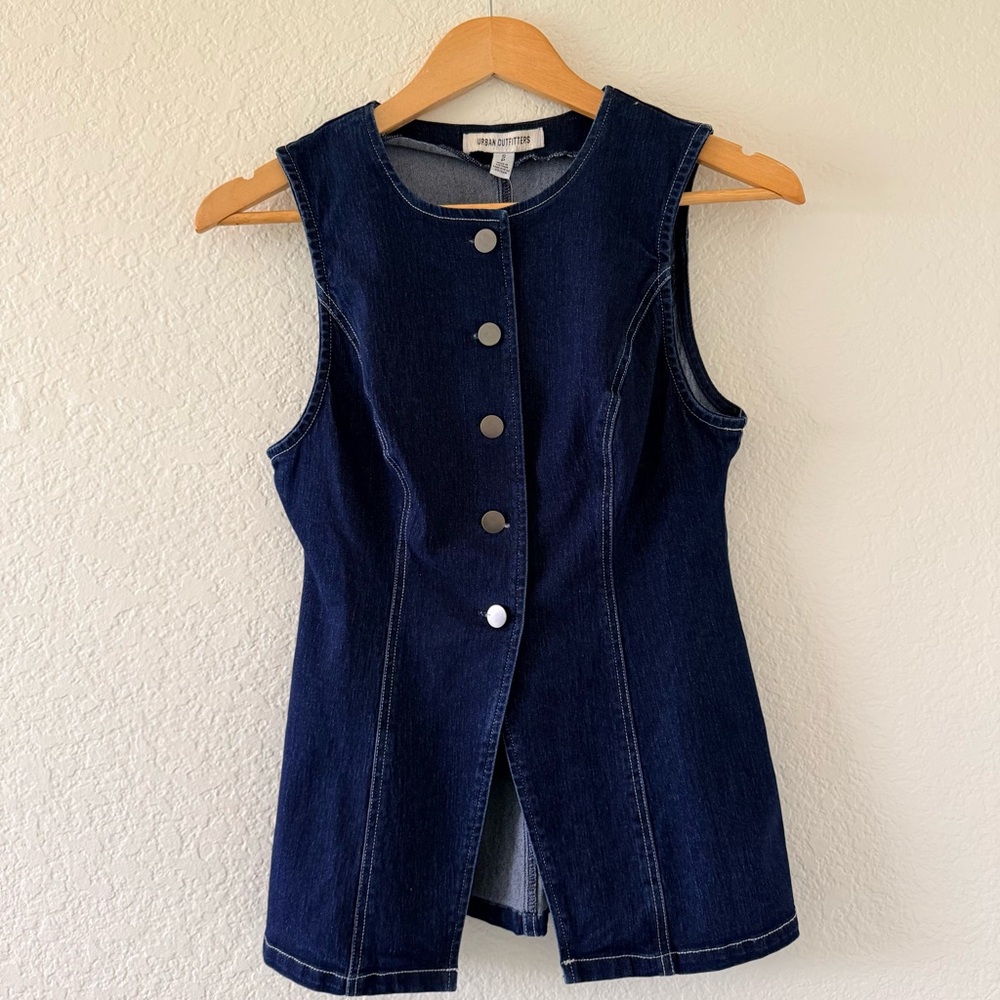 Urban Outfitters Stretch Denim Vest Size S NWT Sleeveless Button Front Jean Top - Picture 2 of 6
